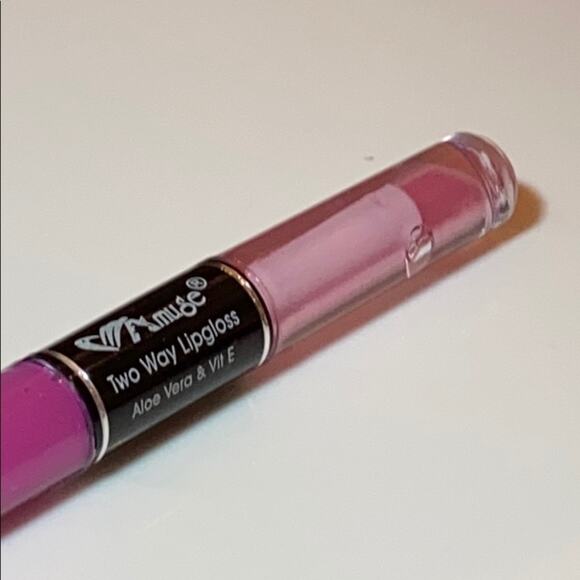 NEW Amuse 2-Way LIP GLOSS DUO Aloe Vera Vitamin E Purple Color Tint Shine 6280-3 - Picture 2 of 4